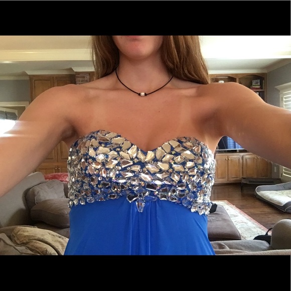 PROM DRESS - Picture 2 of 4